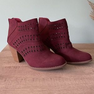 Size 7.5 DIBA Maddie Cutout Heeled Laser Cut Bootie. Never worn $55